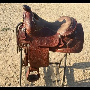 Victor Saddle, vintage 16” dark brown show saddle
